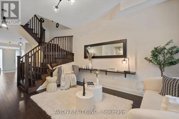 Property Photo:  42 Causland Lane  ON L4S 0G5 