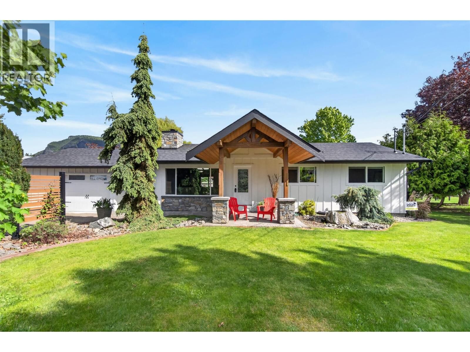Property Photo:  5421 71 Avenue Northeast  BC V0E 1K0 