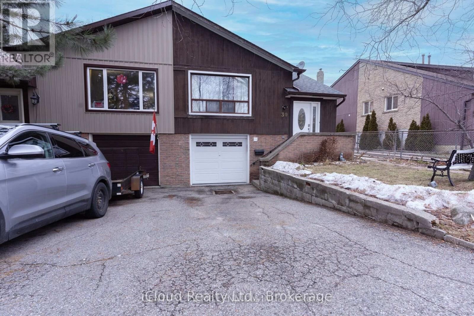 Property Photo:  30 Salisbury Circle  ON L6V 2Z5 