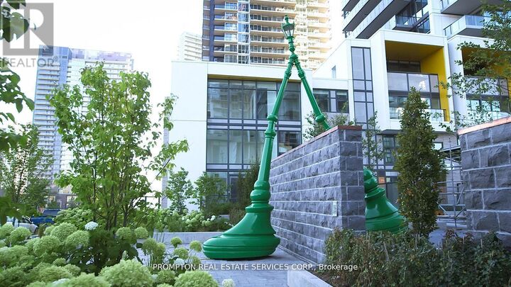 Property Photo:  85 McMahon Drive 1501  ON M2K 0H1 