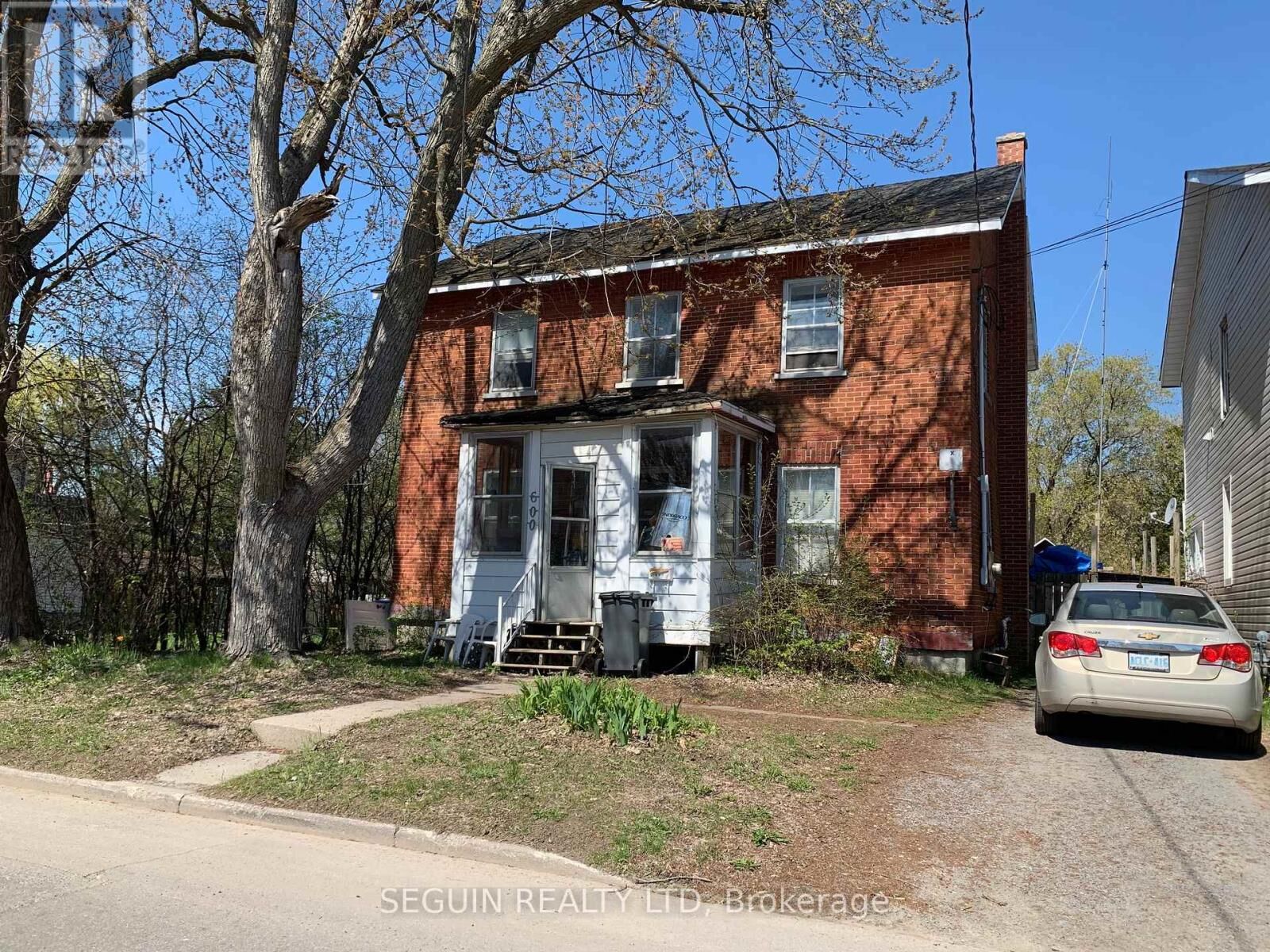 Property Photo:  600 McGill Street  ON K6A 1R3 