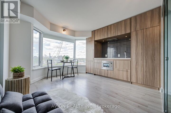Property Photo:  155 Yorkville Avenue 1920  ON M5R 0B4 