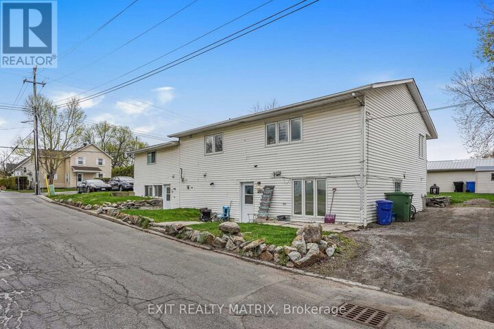 Property Photo:  916 King St Street  ON K0B 1K0 