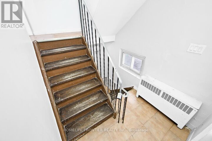 Property Photo:  2953 Lawrence Avenue East Upper  ON M1P 2V6 