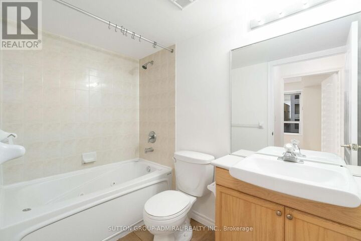 Property Photo:  30 Hayden Street 601  ON M4Y 3B8 