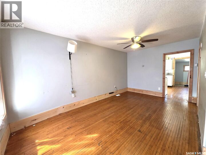 Property Photo:  829 I Avenue N  SK S7L 2H2 