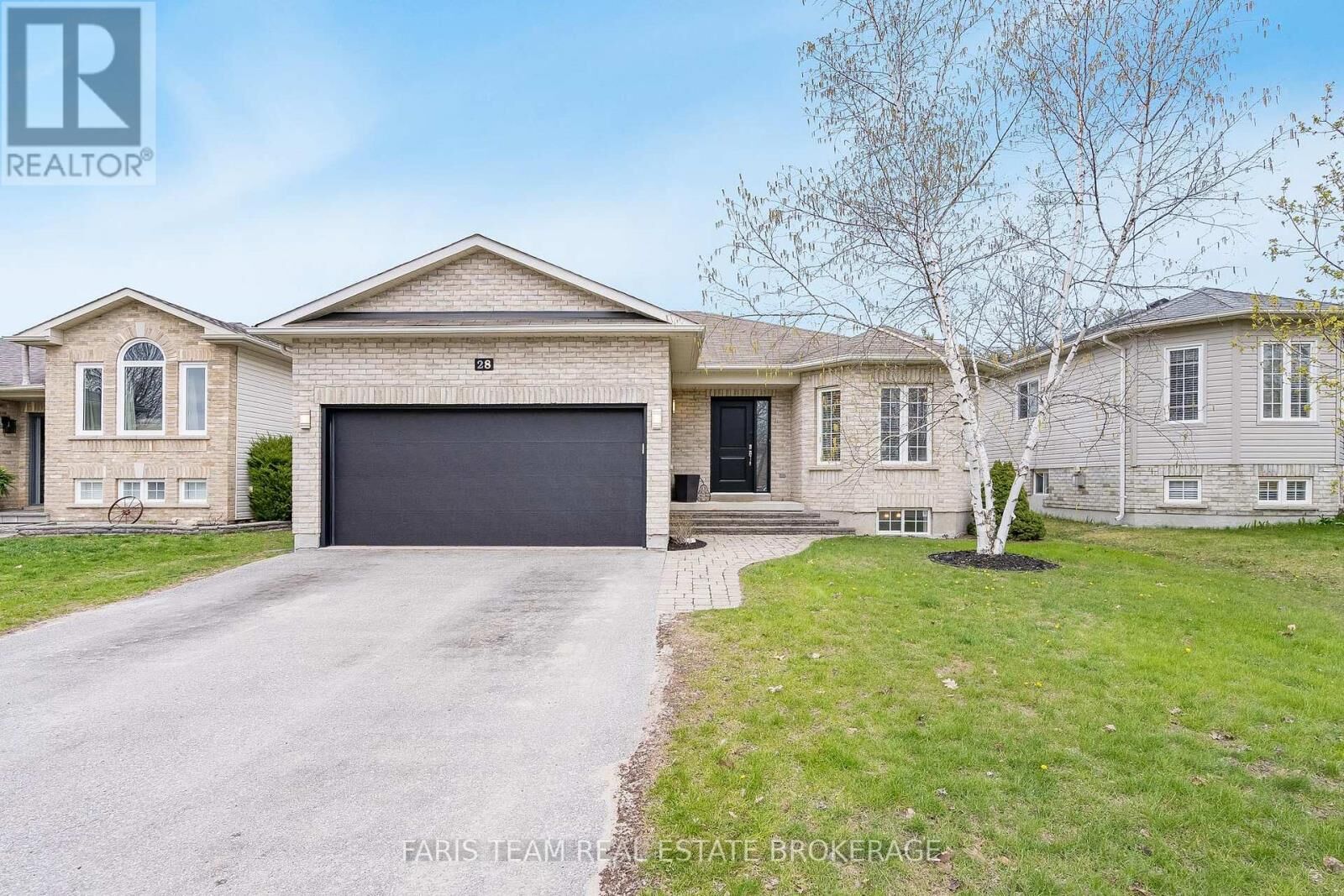 Property Photo:  28 Stonemount Crescent  ON L0M 1B4 