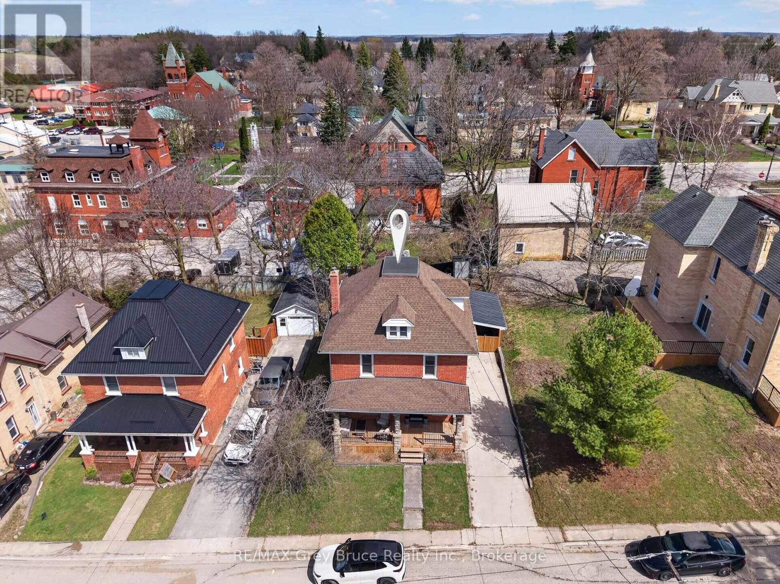 Property Photo:  131 2nd Avenue Southwest  ON N0G 1L0 