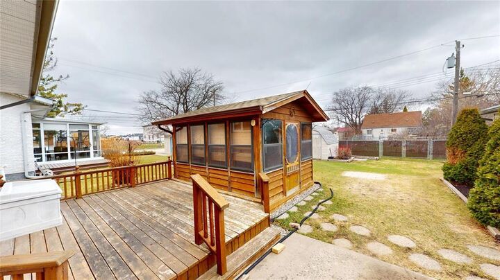 Property Photo:  727 Vaughan Avenue  MB R1A 2G3 