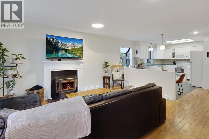 Property Photo:  1736 Langan Avenue  BC V3C 1K7 