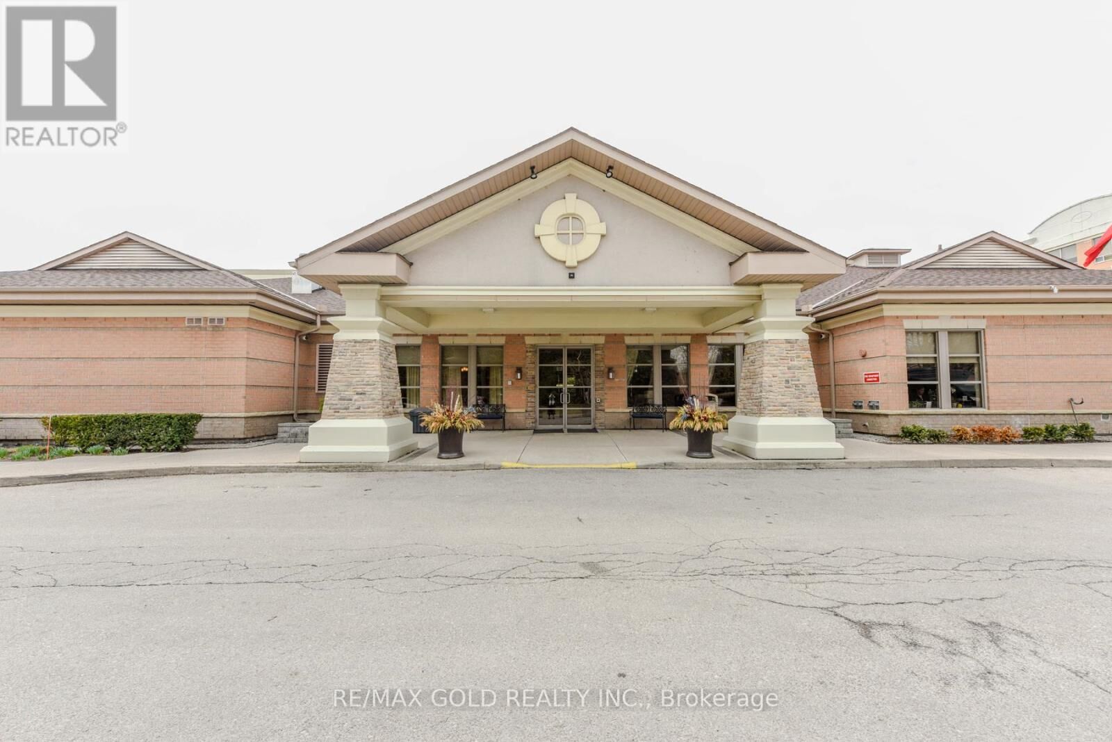 Property Photo:  100 Burloak Drive 2411  ON L7L 6P6 