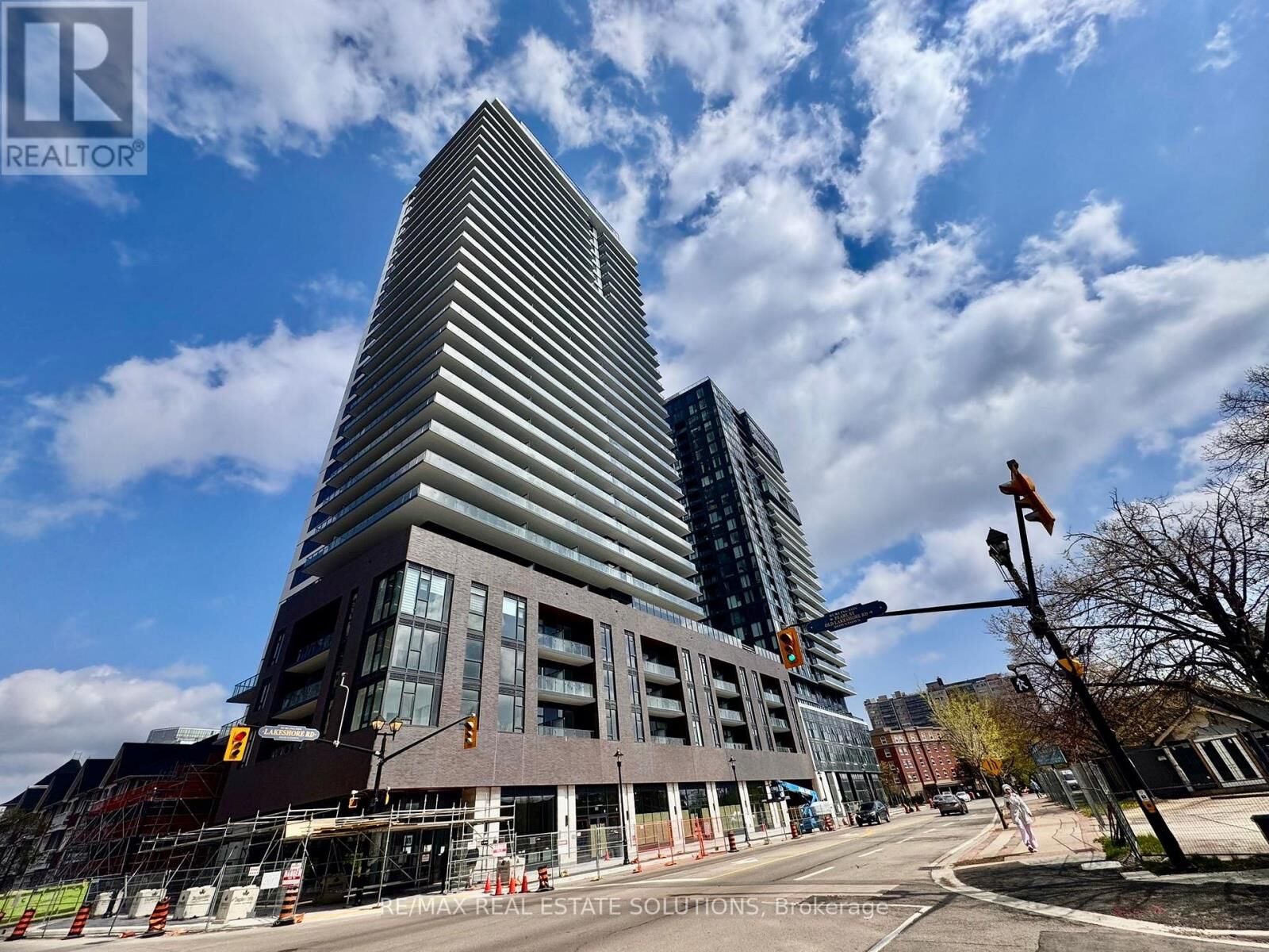 Property Photo:  2075 Lakeshore Road 905  ON L7R 1E2 