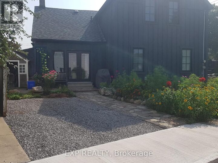 Property Photo:  446 Macnab Street North  ON L8L 1L4 