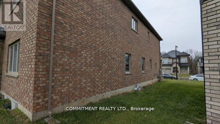 Property Photo:  32 Stauffer Road  ON M6A 1N3 