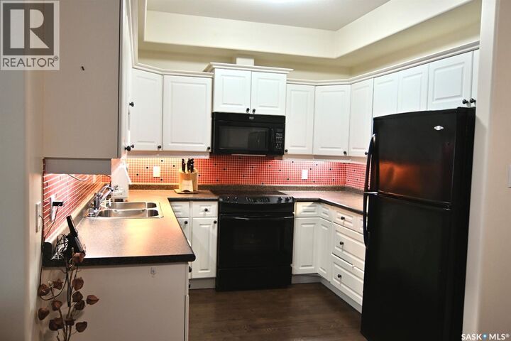Property Photo:  106 110 Armistice Way  SK S7J 5L8 