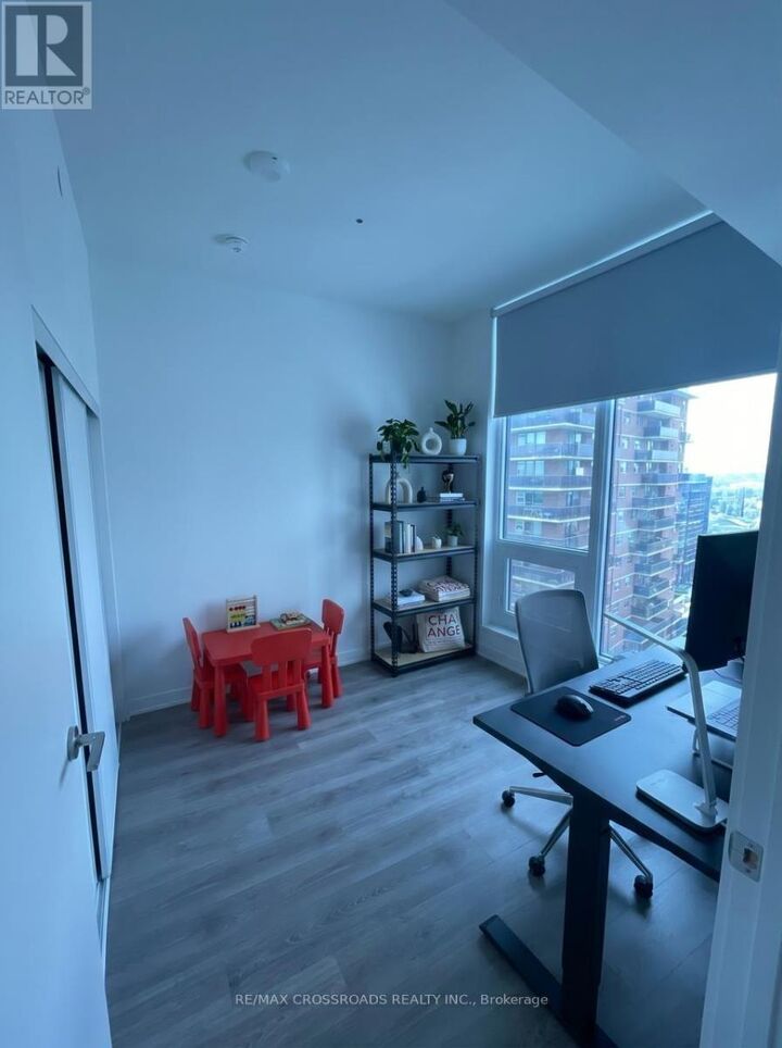 Property Photo:  28 Ann Street 1804  ON L5G 0E1 