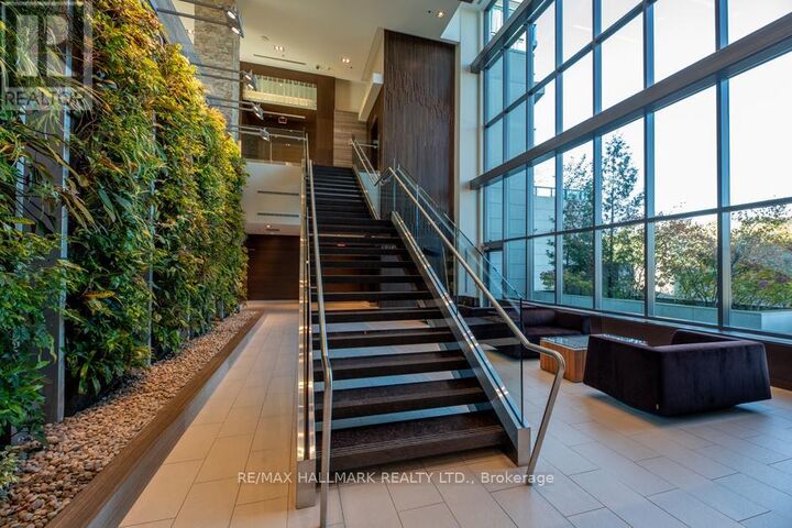 Property Photo:  35 Brian Peck Crescent 423  ON M4G 0A5 