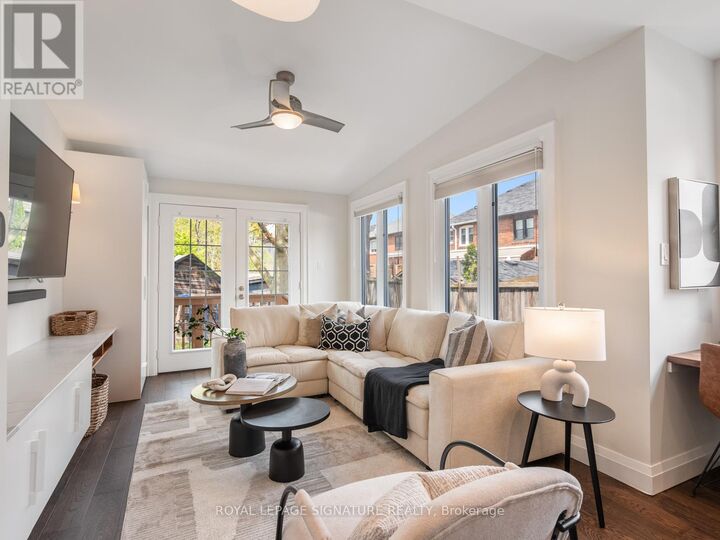 Property Photo:  422 Davisville Avenue  ON M4S 1H6 