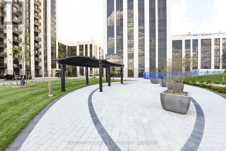 Property Photo:  9075 Jane Street 508  ON L4K 0L8 
