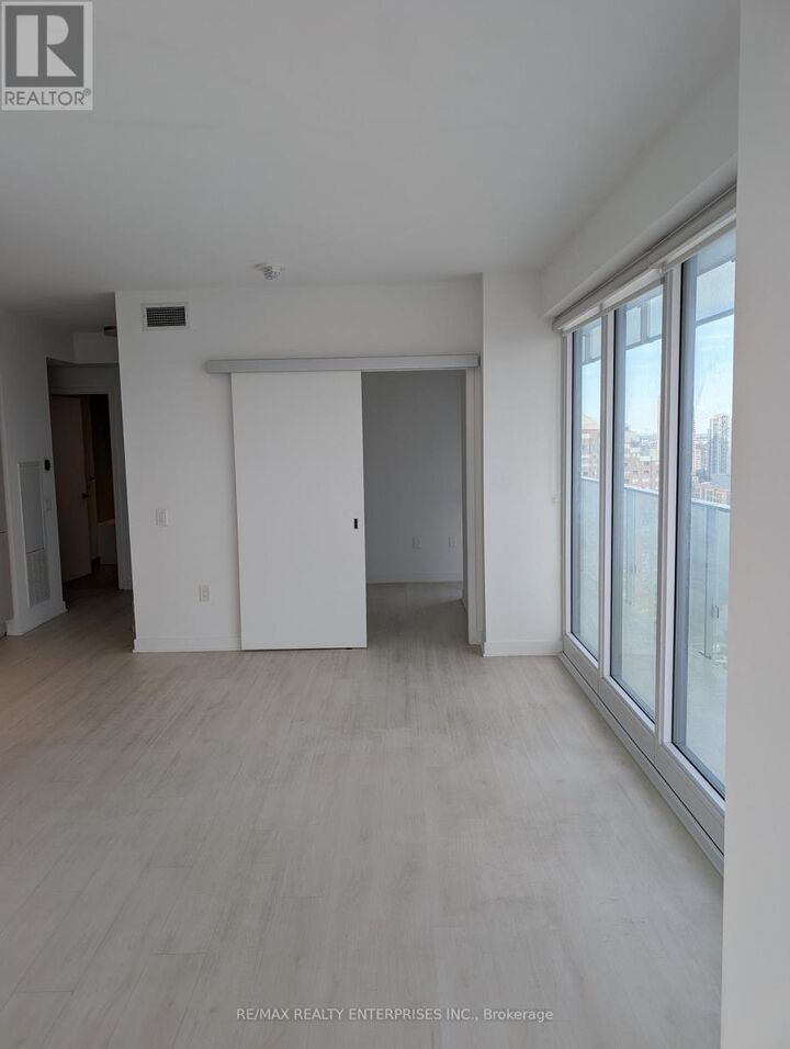 Property Photo:  3900 Confederation Parkway 1904  ON L5B 0M3 