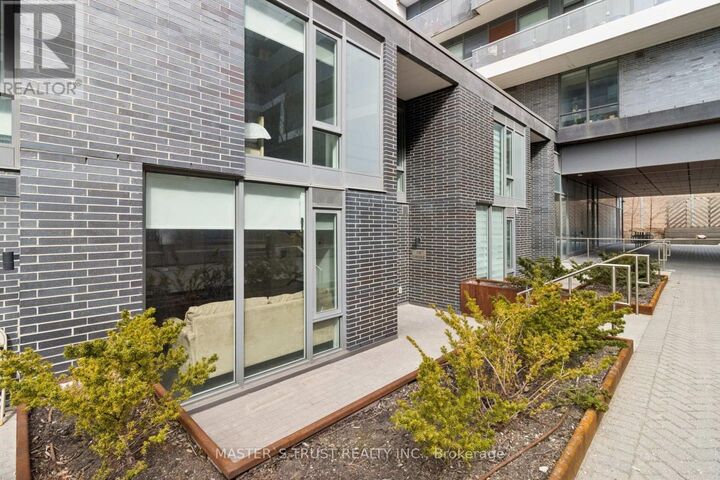 Property Photo:  160 Flemington Road East Th109  ON M6A 0A9 