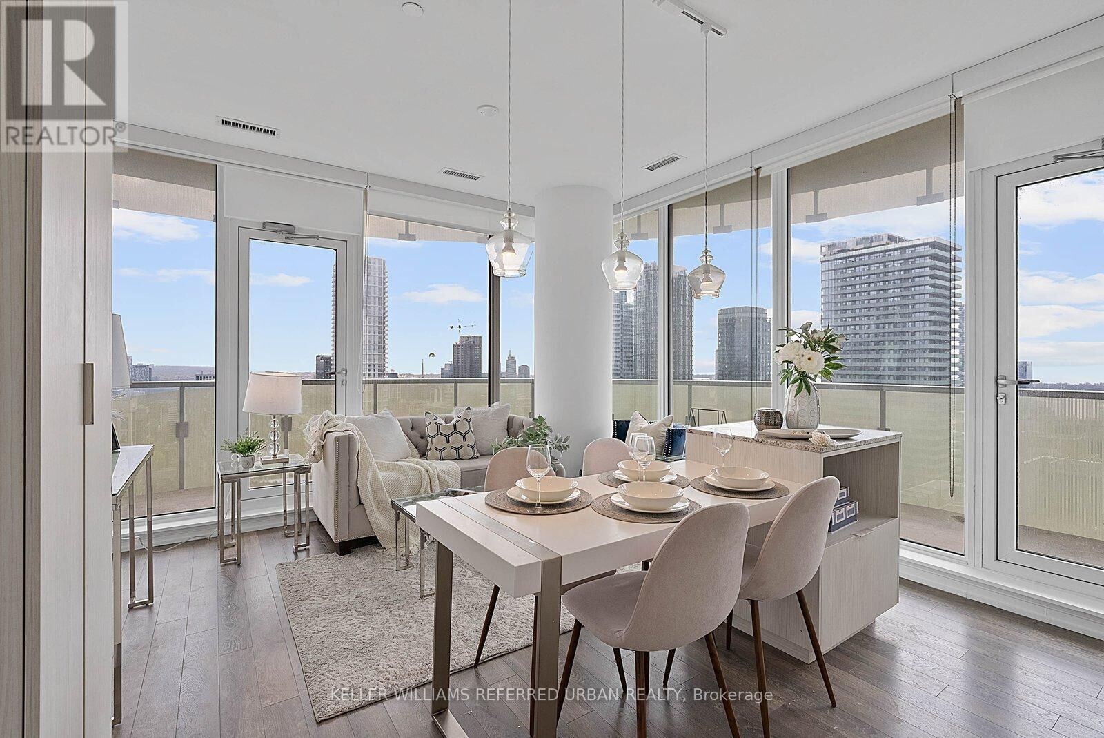 Property Photo:  197 Yonge Street 2905  ON M5B 0C1 