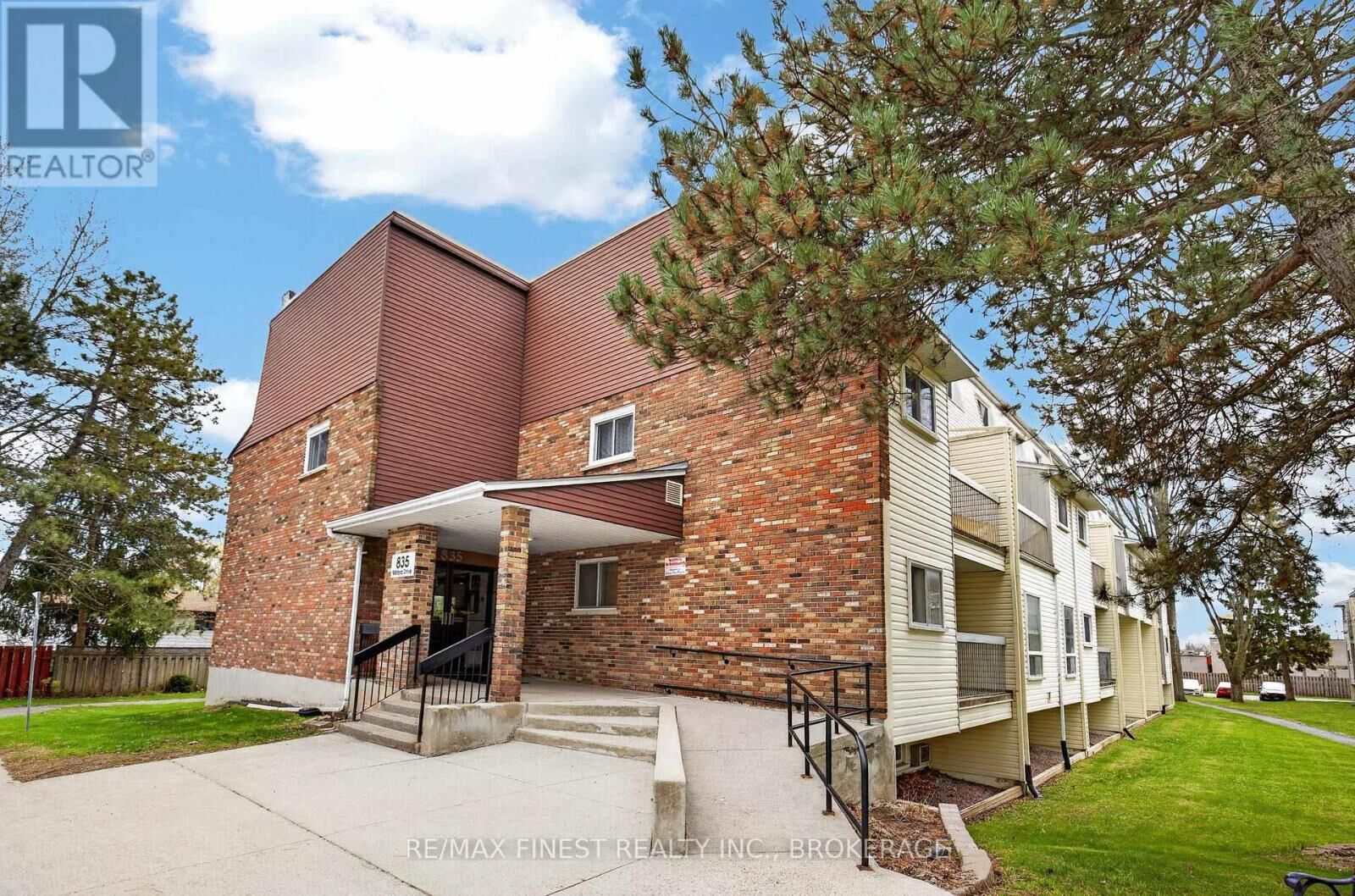 Property Photo:  835 Milford Drive 110  ON K7P 1A7 