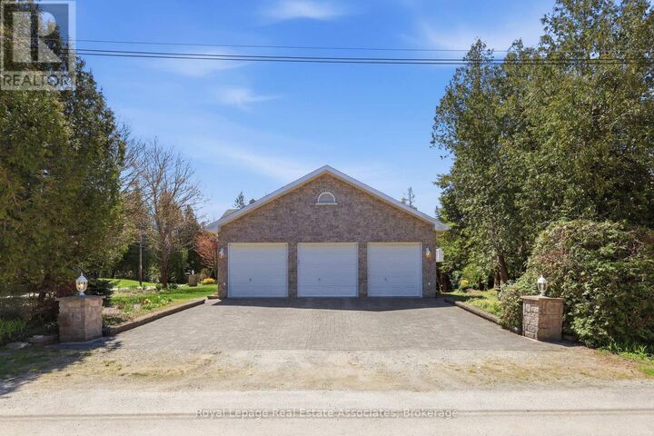 Property Photo:  422 Third Avenue North  ON N0H 2G0 