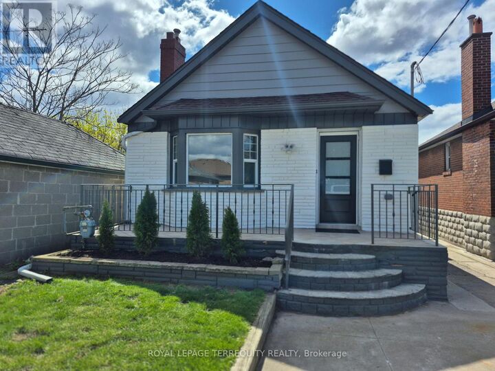Property Photo:  40 Leroy Avenue  ON M4J 4G8 