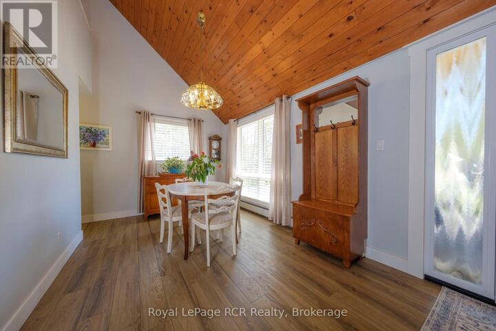 Property Photo:  14 Whippoorwill Lane  ON N2Z 2X6 