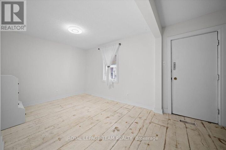 Property Photo:  135 Upper Lorne Place 2  ON K1R 7G8 