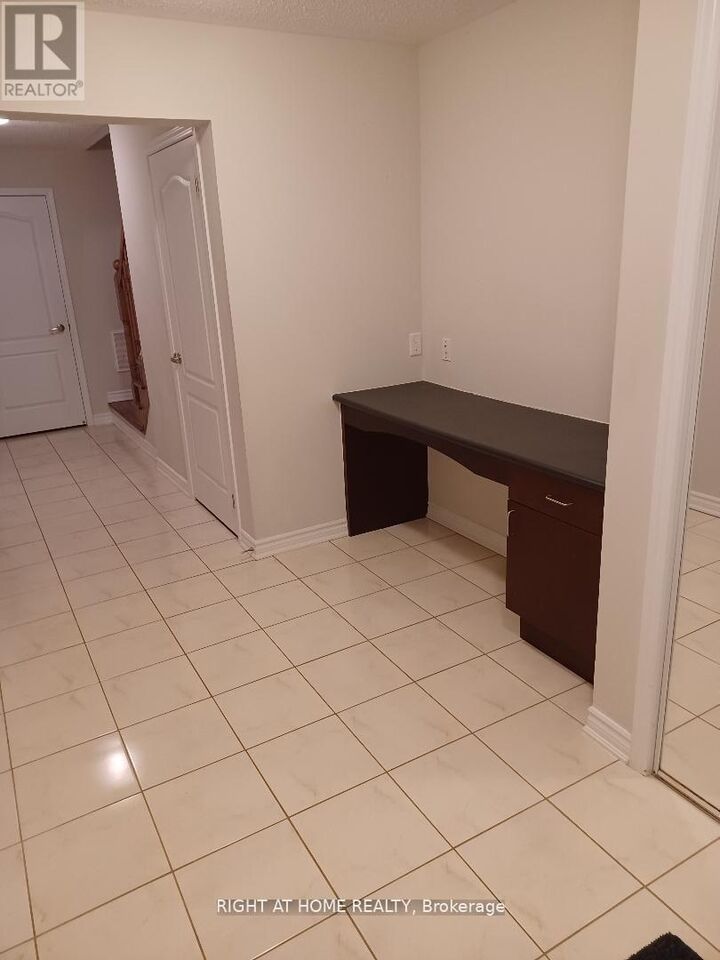 Property Photo:  77 Payne Crescent  ON L4G 0Y1 