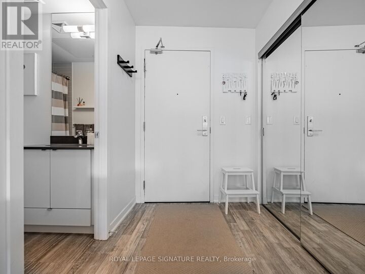 Property Photo:  51 East Liberty Street 2102  ON M6K 3P8 