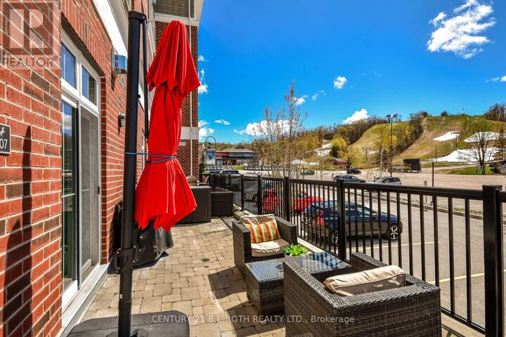 Property Photo:  40 Horseshoe Boulevard 107  ON L4M 4Y8 
