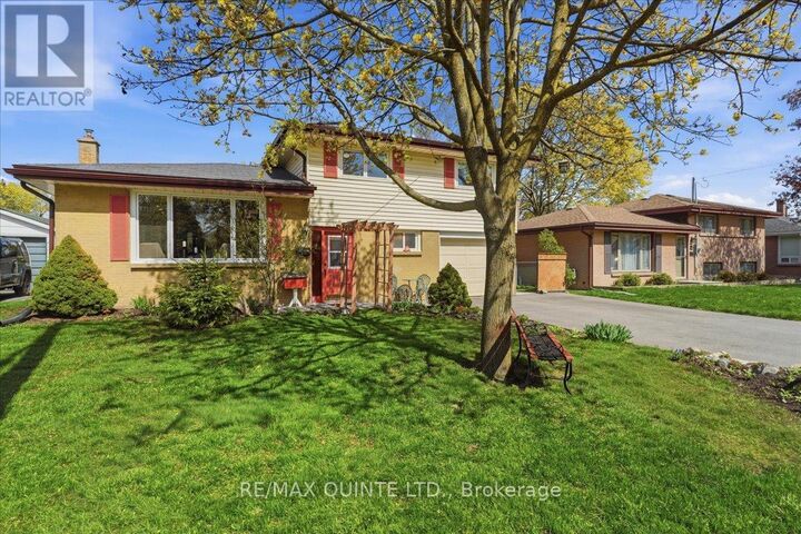 Property Photo:  37 Linton Park Road  ON K8N 4K7 
