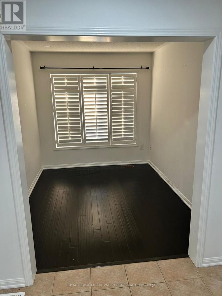 Property Photo:  29 Robert Parkinson Drive Upper  ON L7A 0X6 