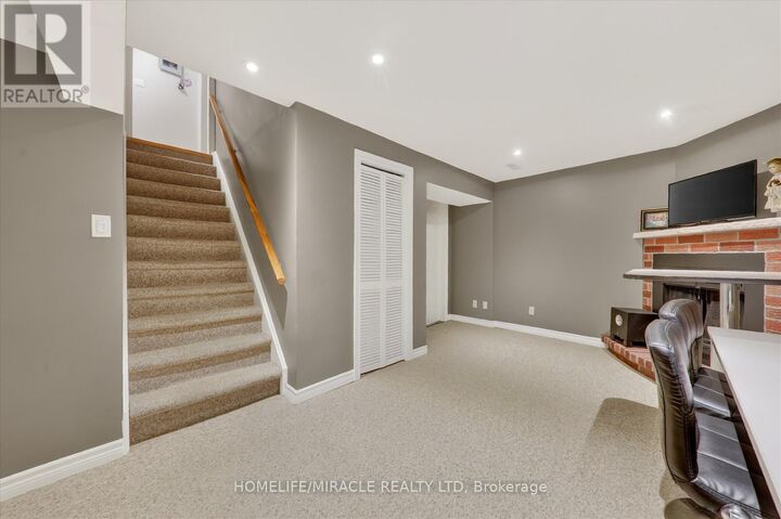 Property Photo:  113 Fanshawe Drive  ON L6Z 1A8 