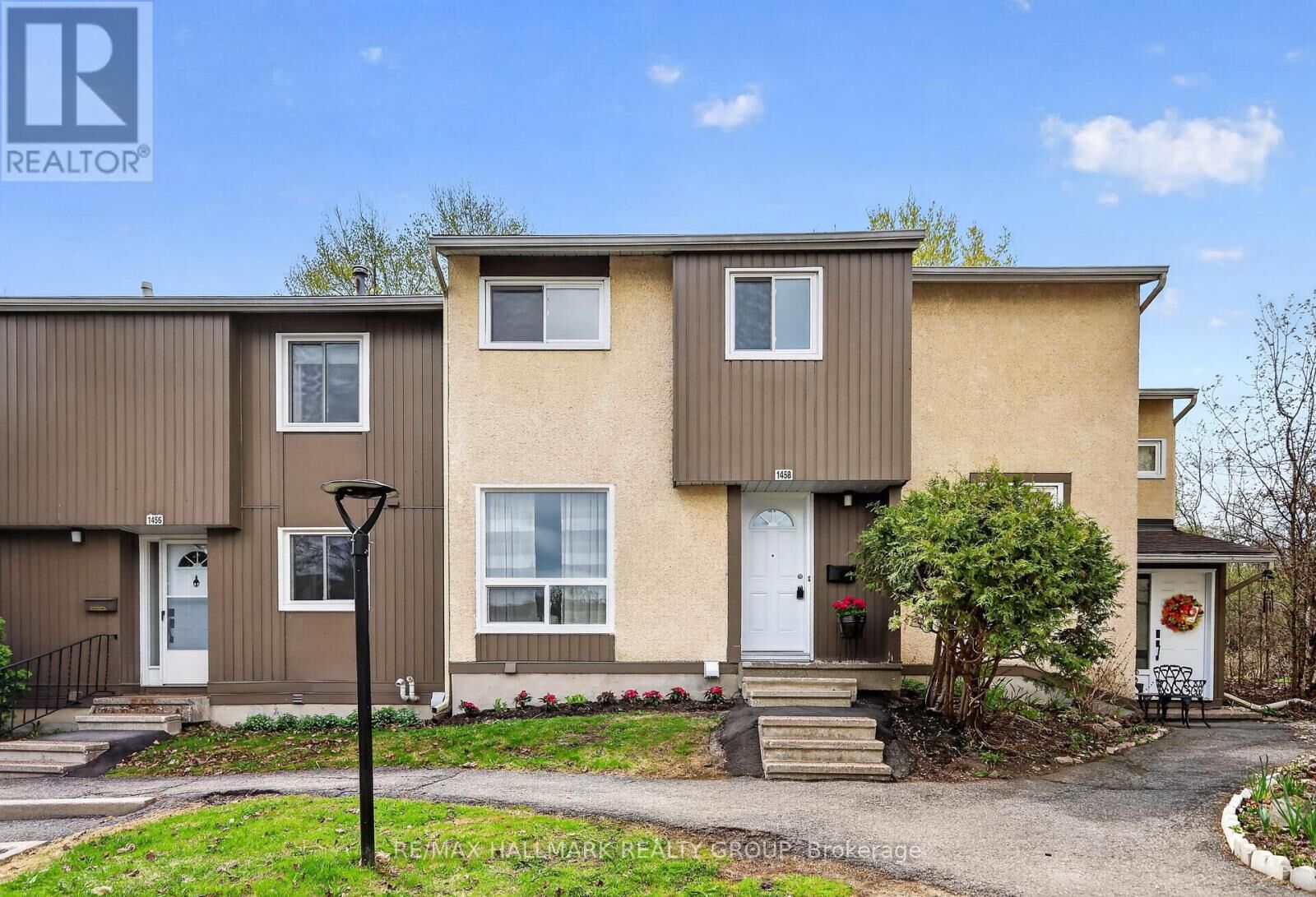 Property Photo:  1458 Lassiter Terrace  ON K1J 8N3 
