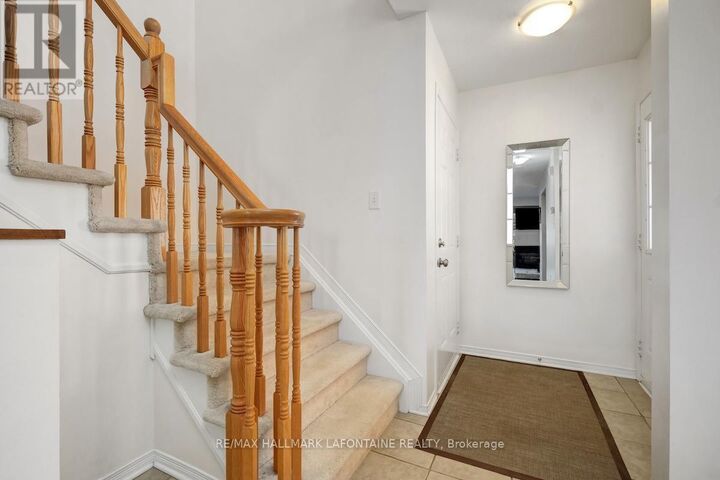 Property Photo:  442 Wisteria Crescent  ON K1V 0P1 