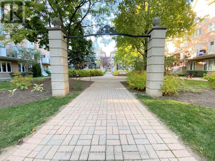 Property Photo:  623 Grandview Way  ON M2N 6V4 