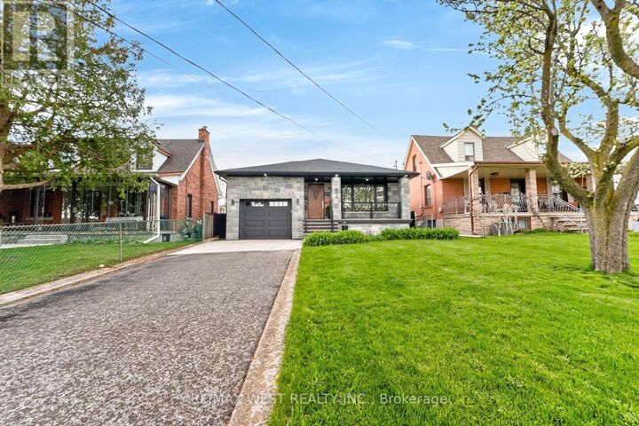 Property Photo:  174 Cornelius Parkway  ON M6L 2K9 