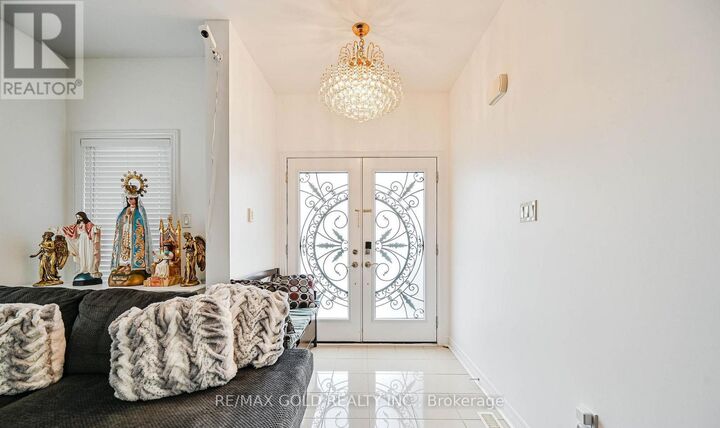 Property Photo:  7 Bellotti Crescent  ON L1Z 0M2 