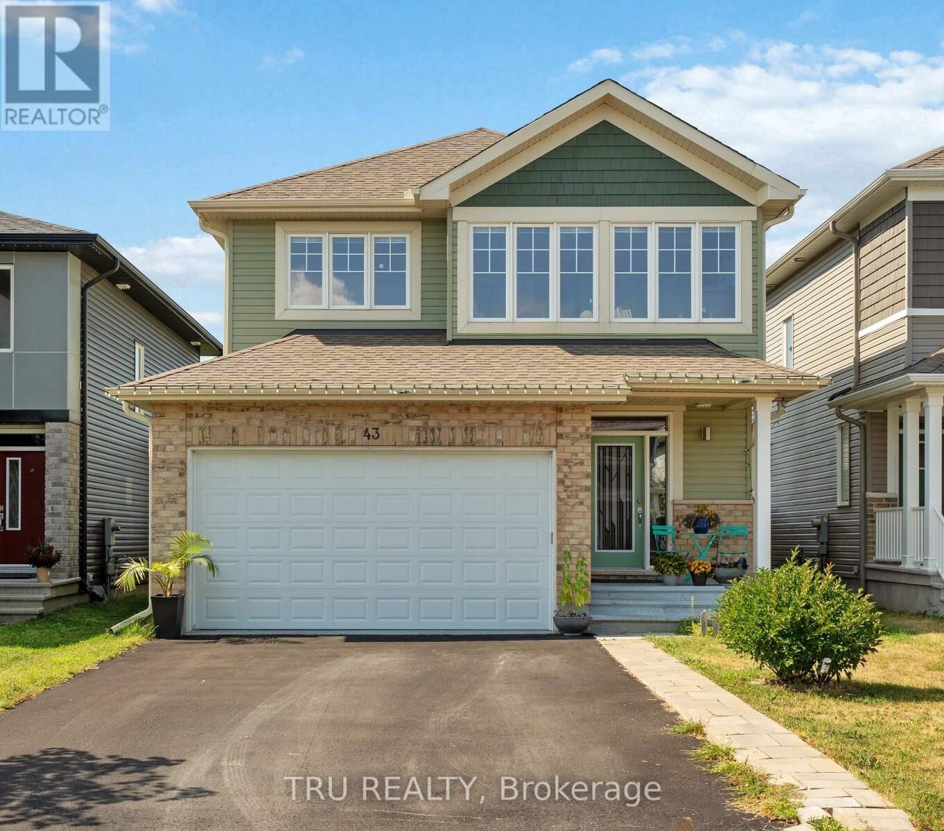 Property Photo:  43 Aridus Crescent  ON K2S 2L4 