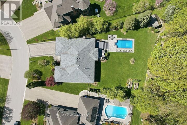 Property Photo:  28 Wynfield Lane  ON N6H 5L2 
