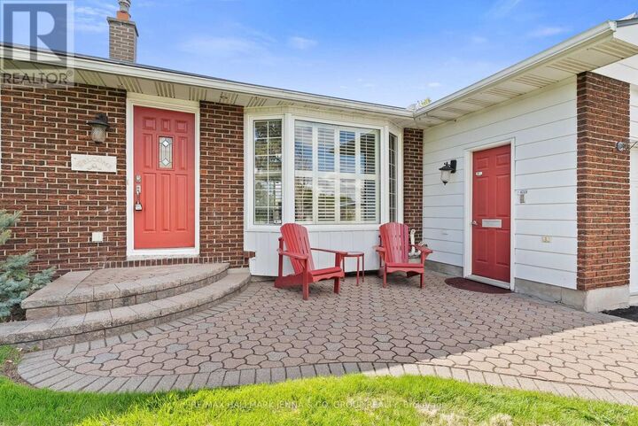 Property Photo:  29 Kingsbury Avenue  ON K2G 3E5 