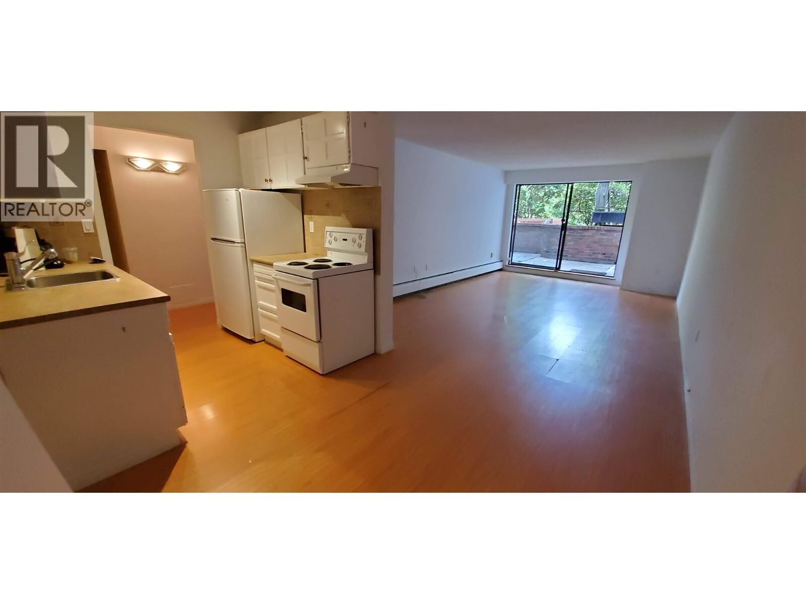 Property Photo:  588 East 5th Avenue 1fl  BC V5T 4H6 