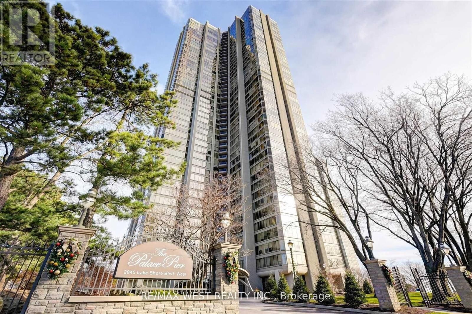 Property Photo:  2045 Lake Shore Boulevard West 807  ON M8V 2Z6 