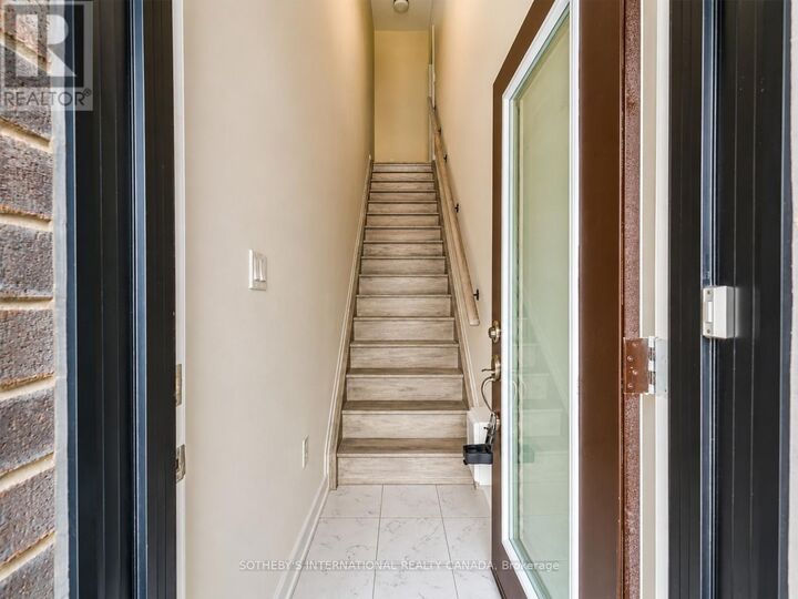 Property Photo:  2550 Castlegate Crossing 419  ON L1X 0H6 