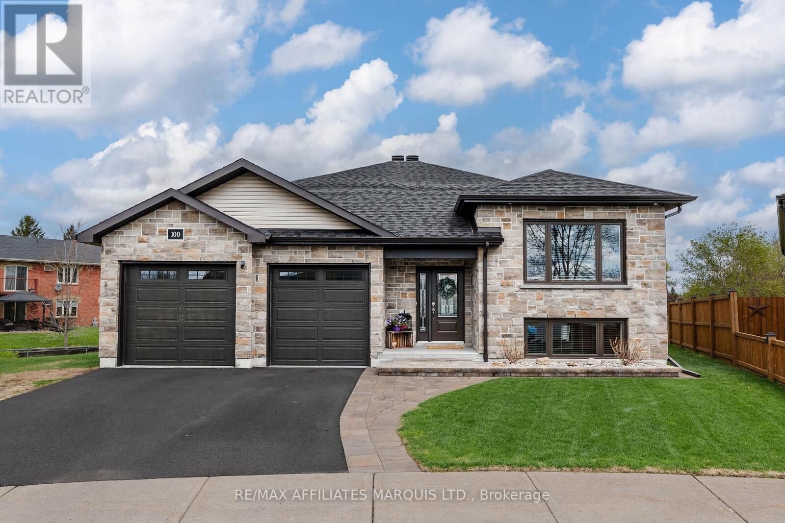 Property Photo:  100 Forestdale Crescent  ON K6K 1M1 