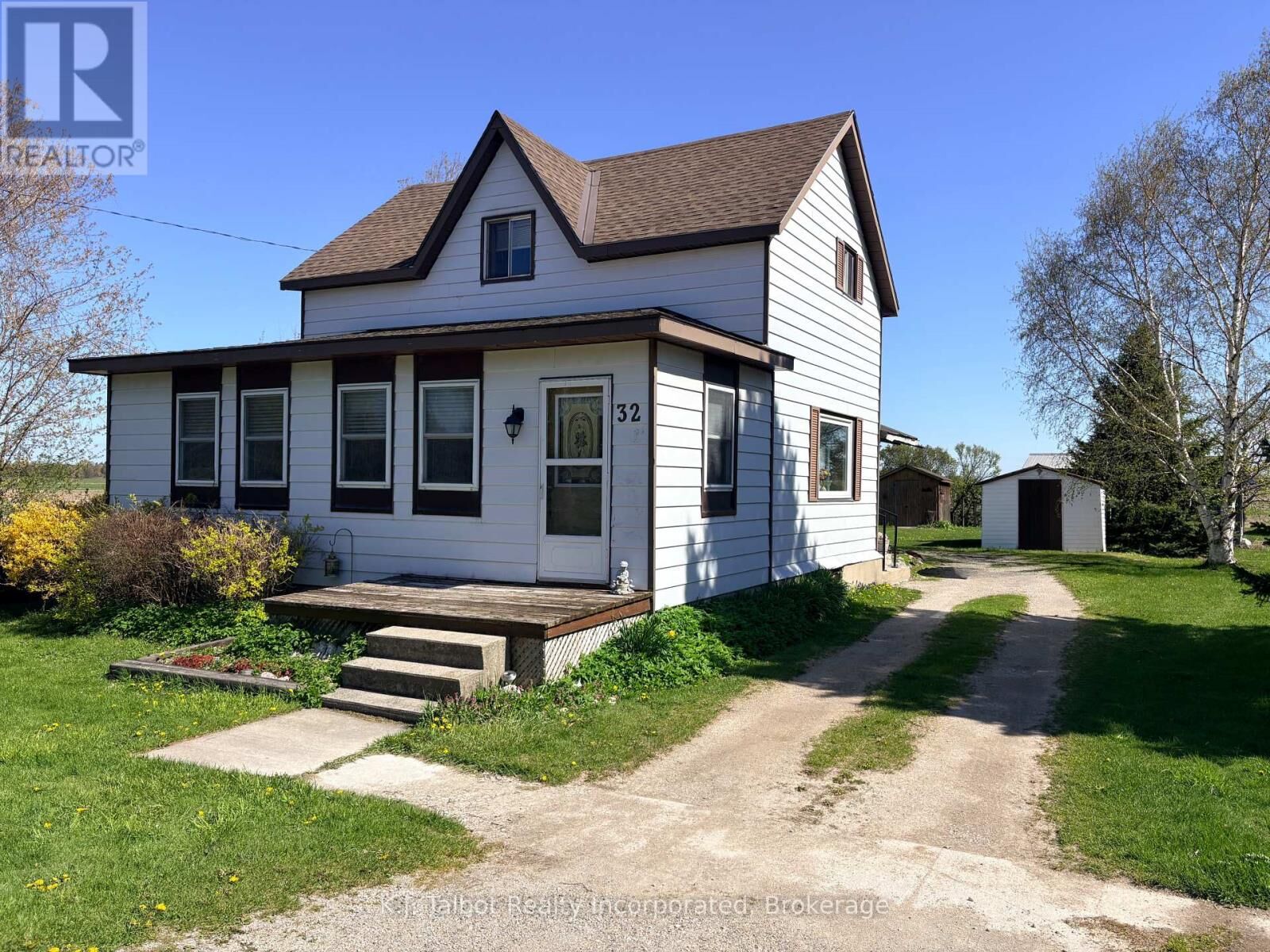 Property Photo:  32 Albert Street  ON N0M 1R0 